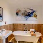 Yorkshire Dales Retreat With Hot Tub & Garden Σπίτι διακοπών *