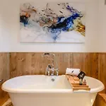 Σπίτι διακοπών Yorkshire Dales Retreat With Hot Tub & Garden