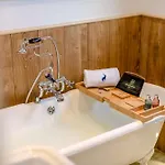 Yorkshire Dales Retreat With Hot Tub & Garden Σπίτι διακοπών