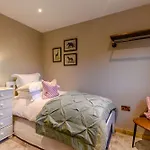 Yorkshire Dales Retreat With Hot Tub & Garden Finghall