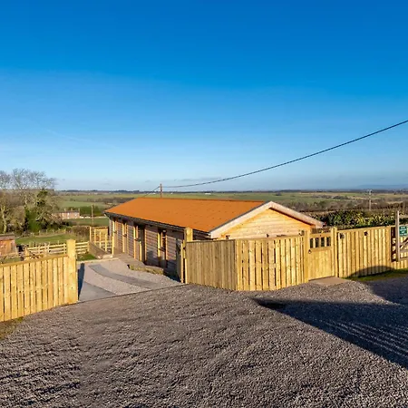 Yorkshire Dales Retreat With Hot Tub & Garden Holiday home Finghall