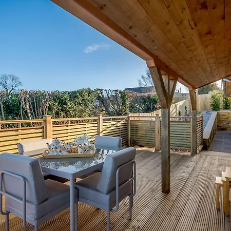 Yorkshire Dales Retreat With Hot Tub & Garden Holiday home *
