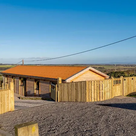 Yorkshire Dales Retreat With Hot Tub & Garden *