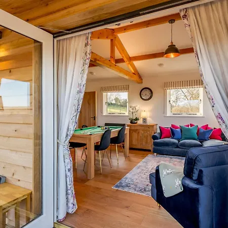 Yorkshire Dales Retreat With Hot Tub & Garden