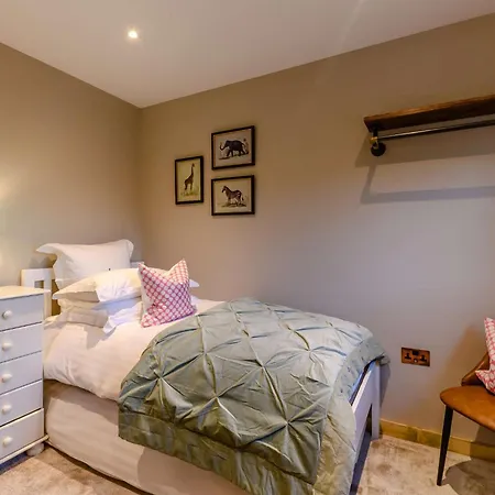 Yorkshire Dales Retreat With Hot Tub & Garden Finghall